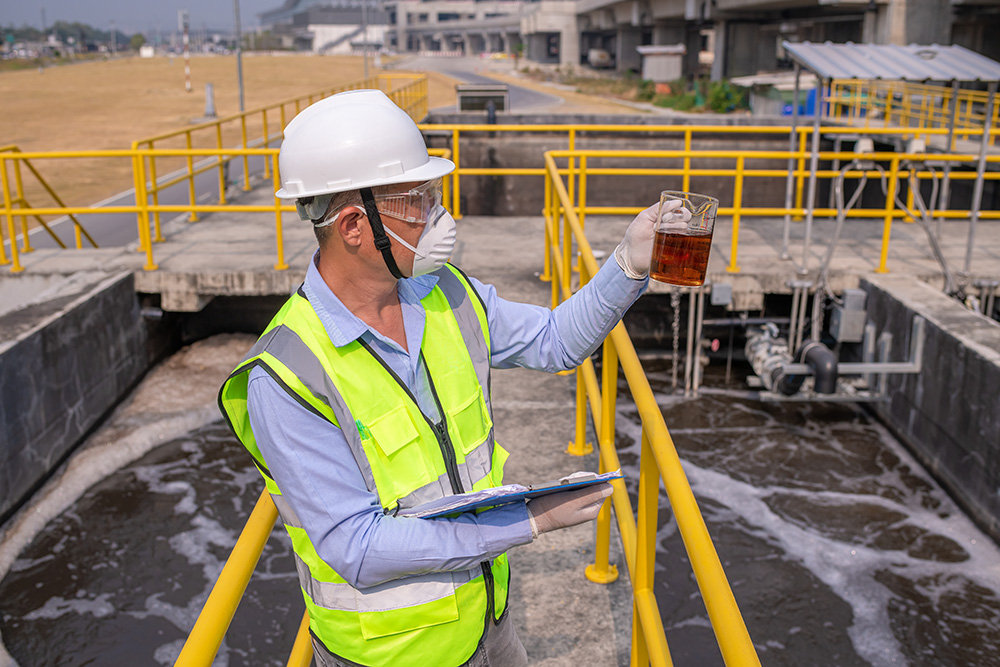 Treatment of effluents and liquid waste